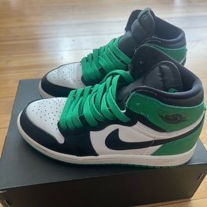 JORDAN 1 RETRO HIGH OG 
BLACK/LUCKY GREEN-WHITE
NOIR/BLANC/VERT IRLANDAIS